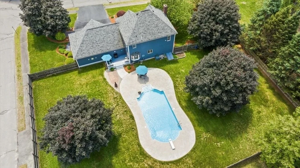 Photo of 27 Crestview Dr