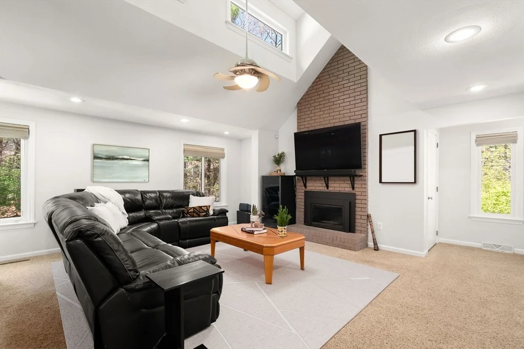 Photo of 32 Sherborne Cir