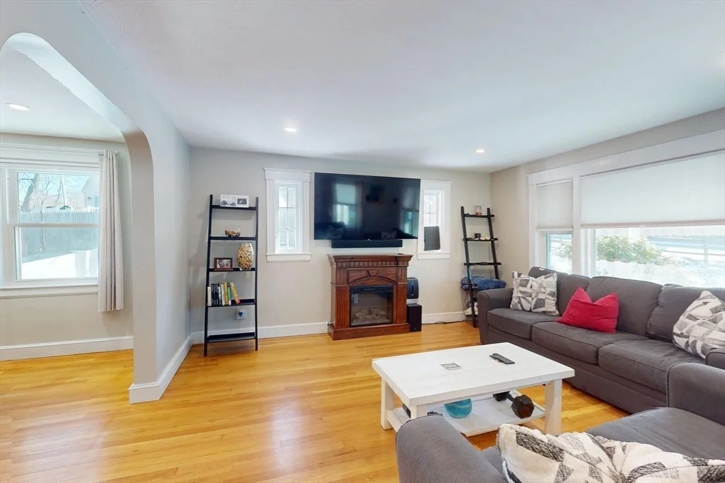Photo of 1393 Trapelo Road