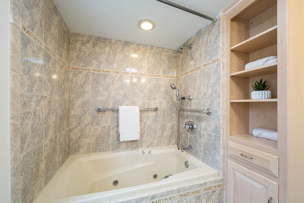 Photo of 250 Bacon St