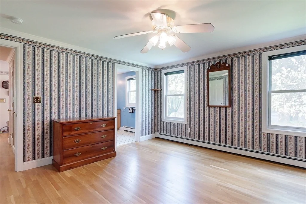 Photo of 220 River Rd