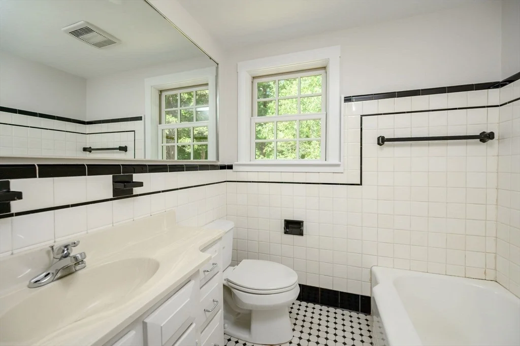 Photo of 30 Huntley Rd