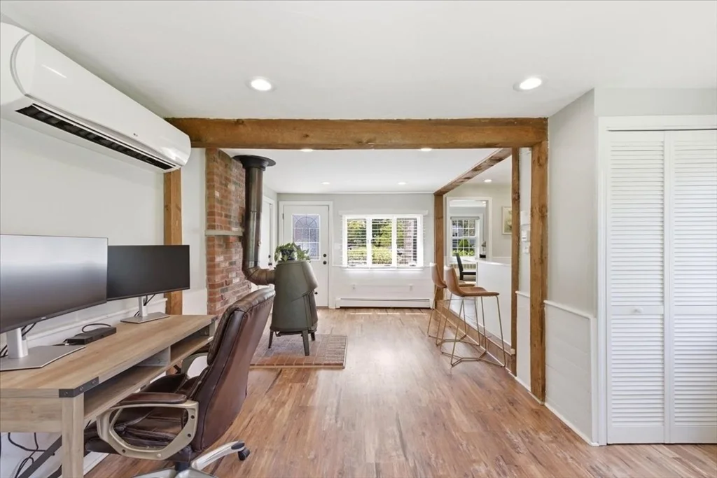 Photo of 560 Common St