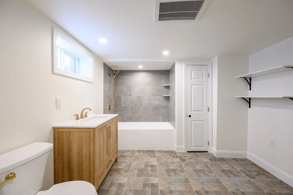 Photo of 19 Accord Pond Dr