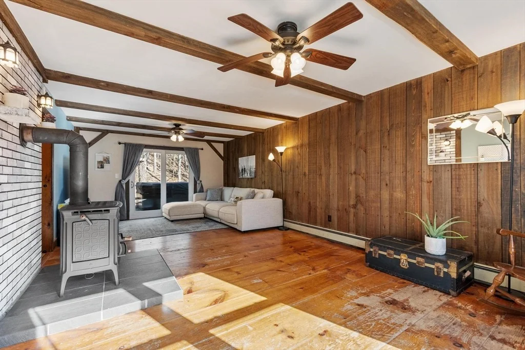 Photo of 885 Royalston