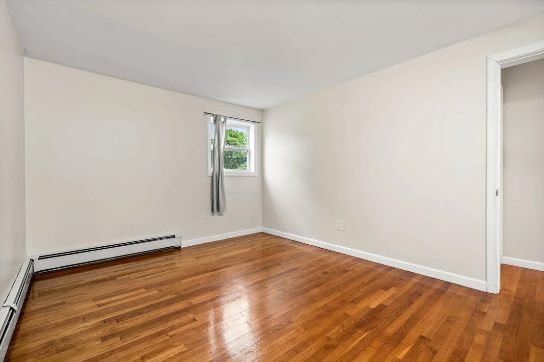Photo of 4 Niles Rd