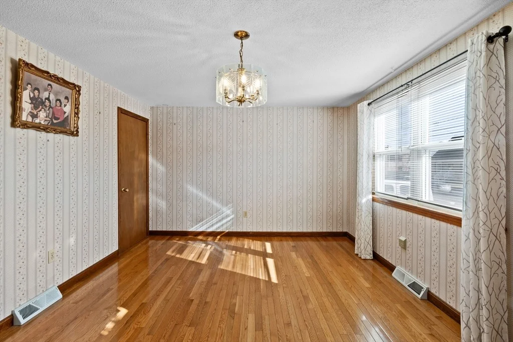 Photo of 820 Oak Grove Ave
