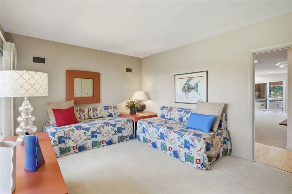 Photo of 182 Crestview Cir