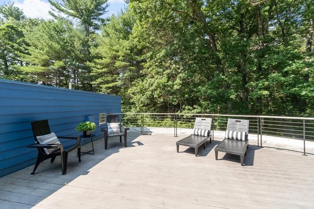 Photo of 389 River Rd