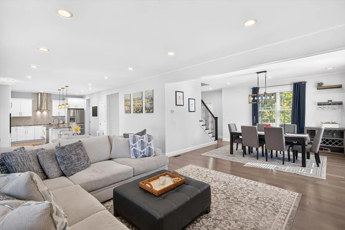 Photo of 537 Southwick Rd