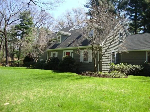 Photo of 104 Oak St