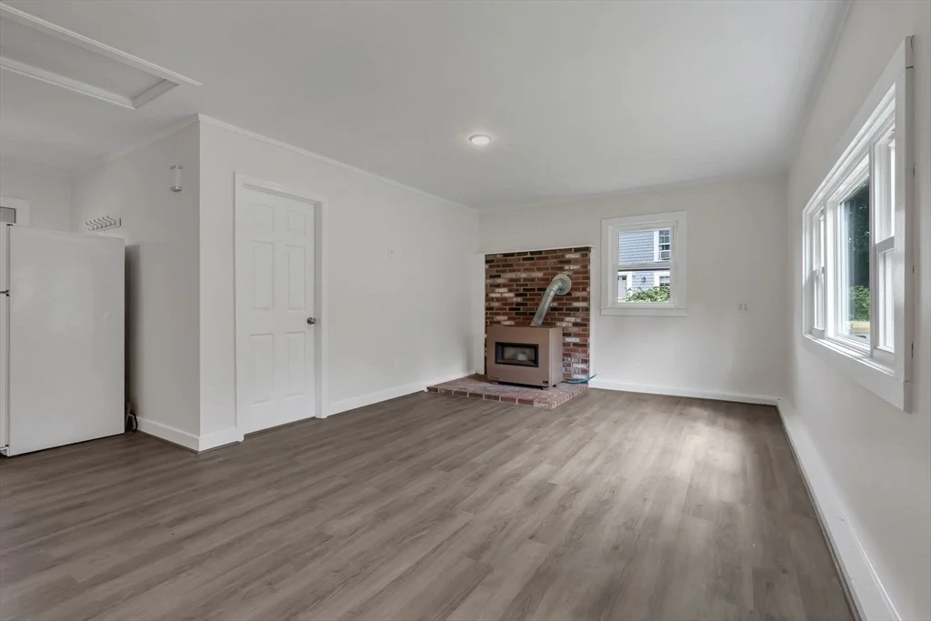Photo of 10 Briggs Ln
