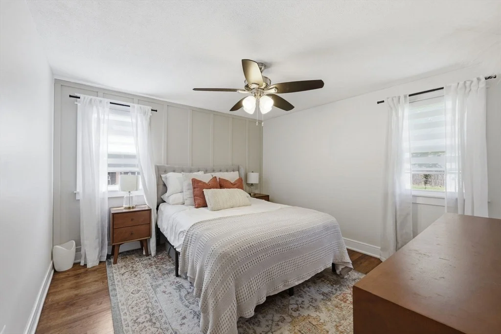 Photo of 303 College St