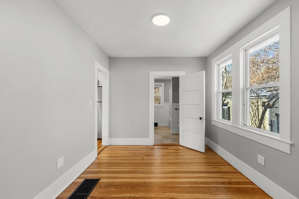 Photo of 2 Oakdale St