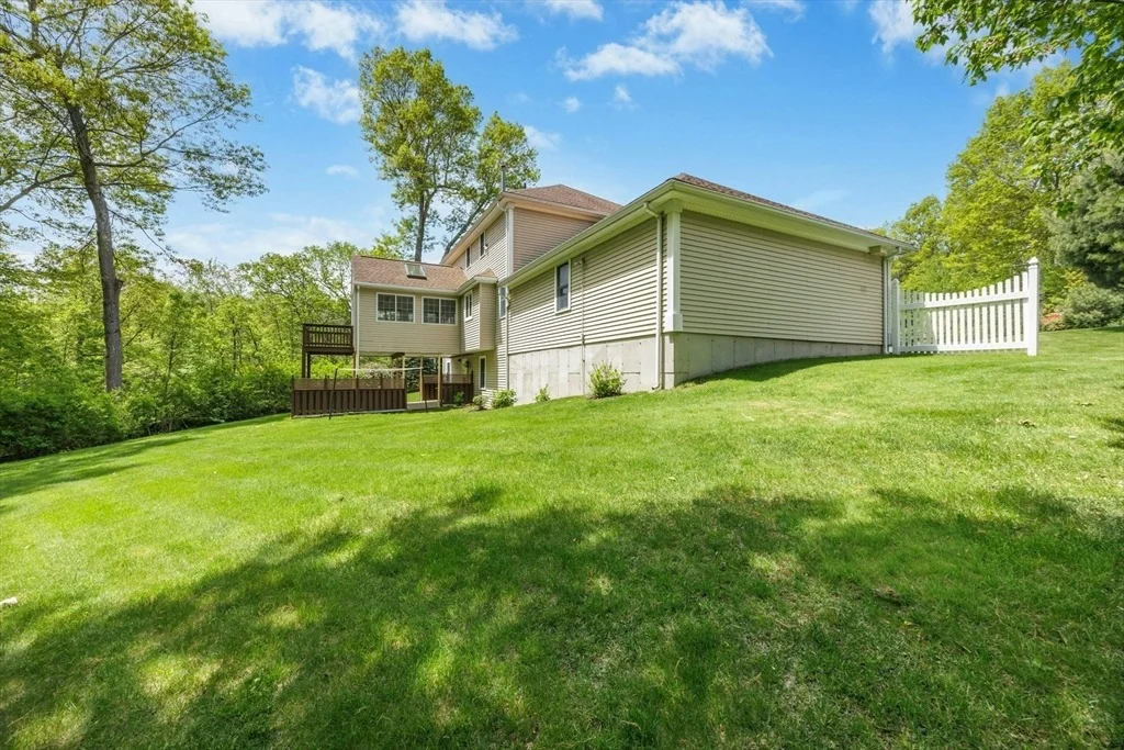 Photo of 19 Steppingstone Dr