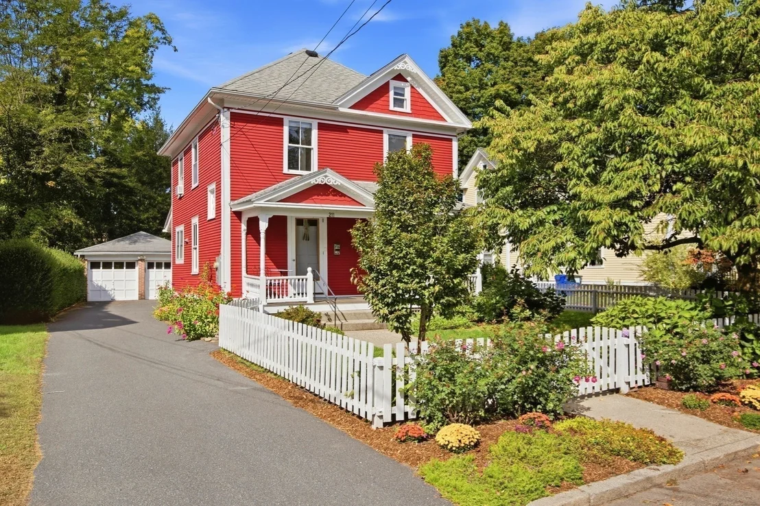 Photo of 211 Crescent St