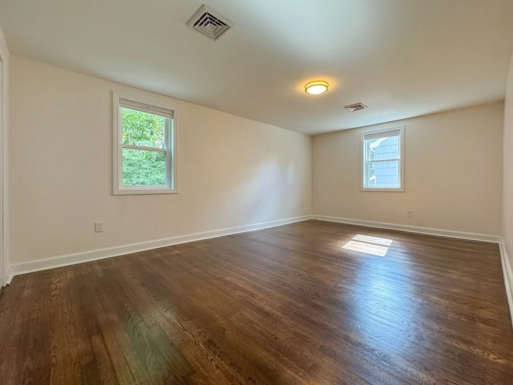 Photo of 282 Pleasant St