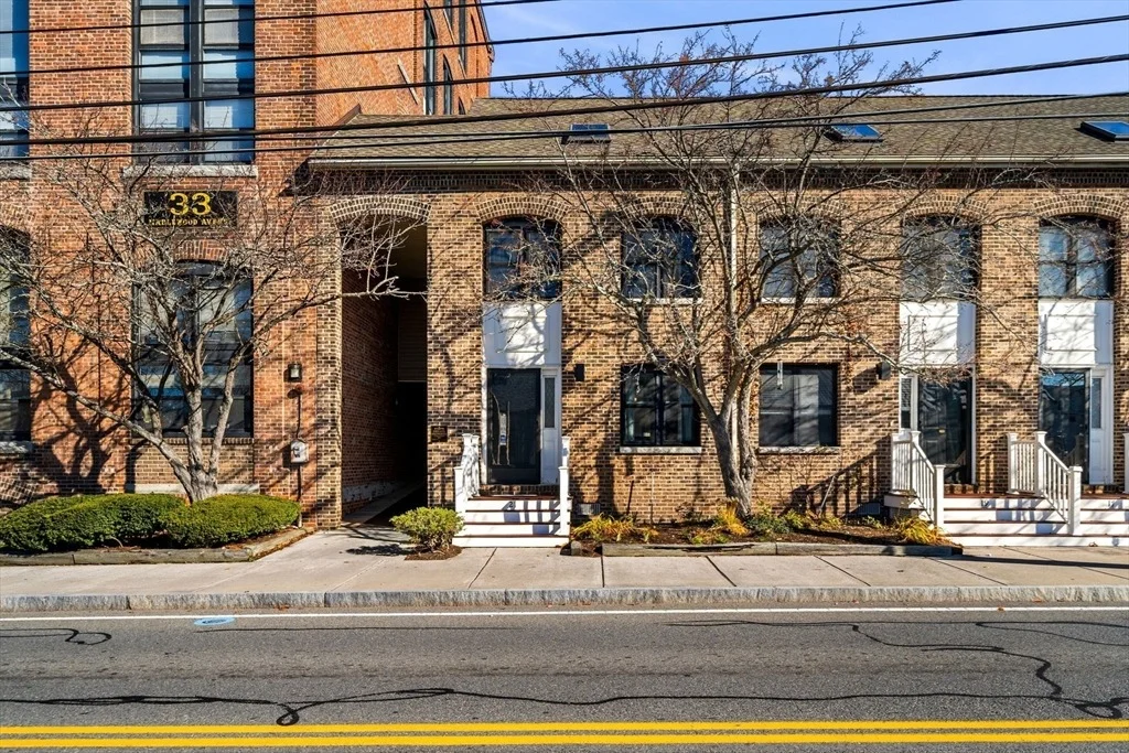Photo of Unit 21 at 33 Maplewood Avenue
