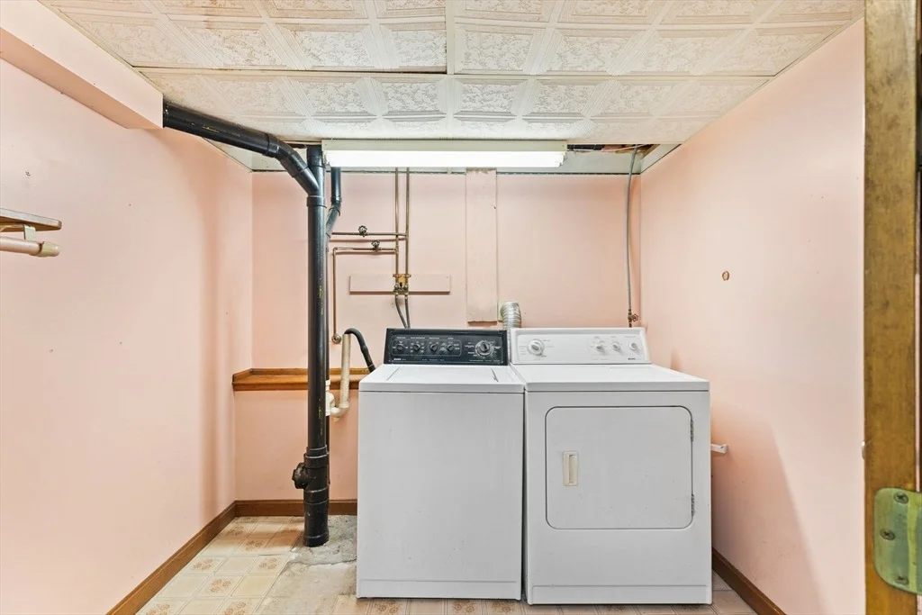 Photo of 38 Westwind Cir