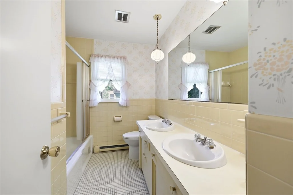 Photo of 1303 Plumtree Rd