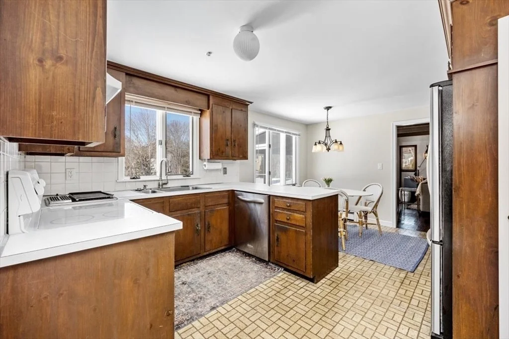 Photo of 11 Berkley Cir
