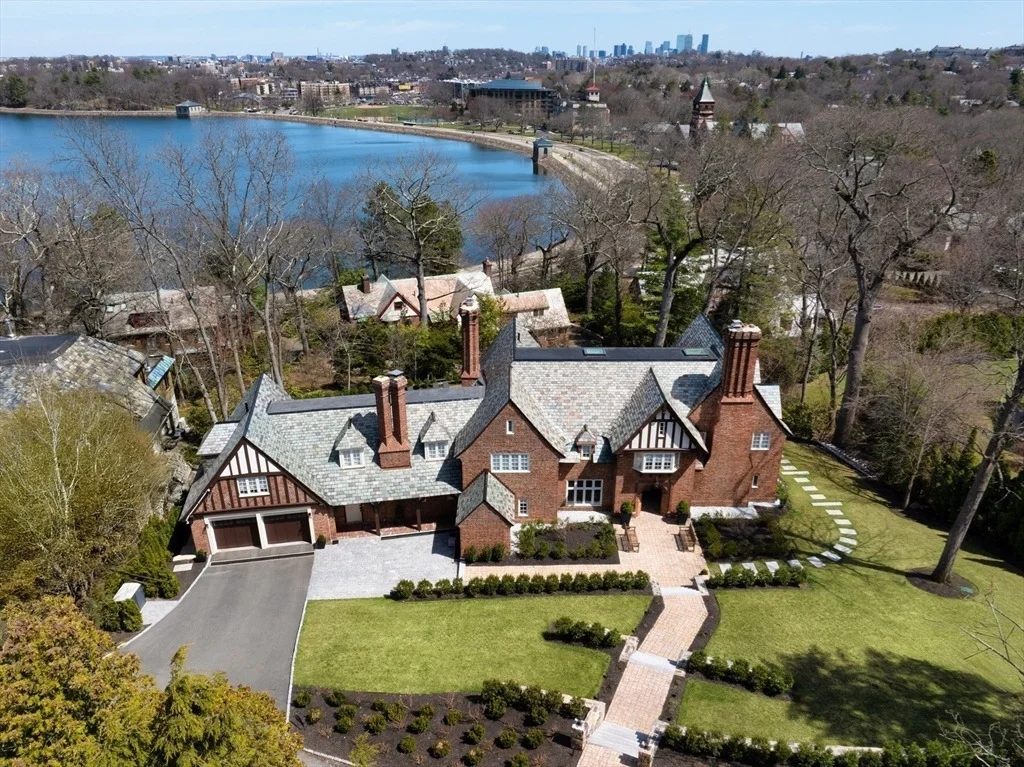 Photo of 124 Chestnut Hill Rd