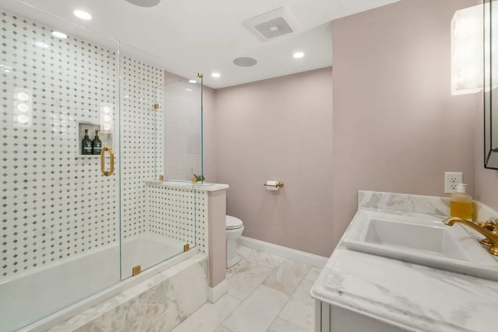 Photo of 52 Beaufort Ave