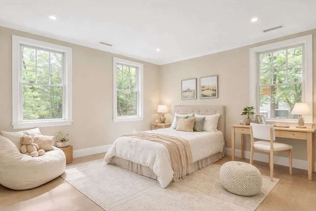 Photo of 18 Heritage Dr