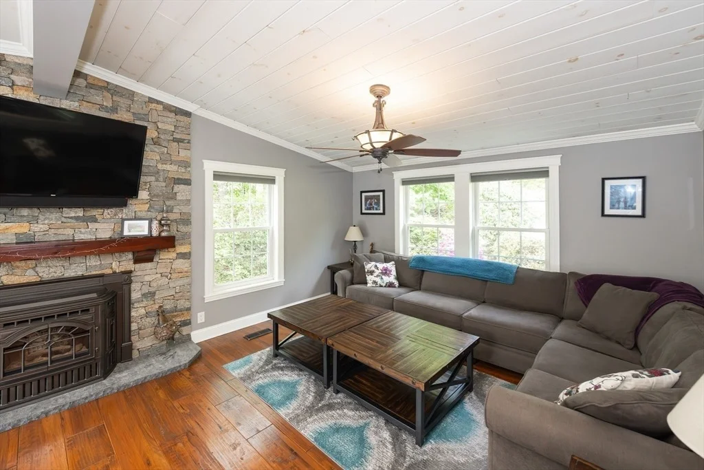 Photo of 45 River Rd