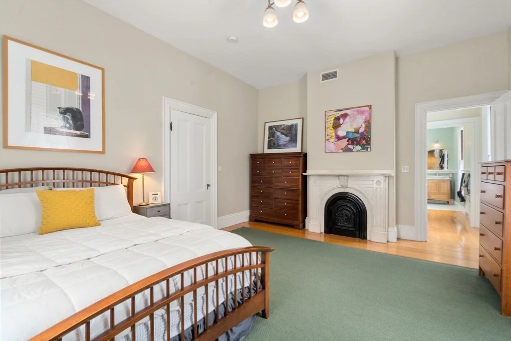 Photo of 327 Franklin St