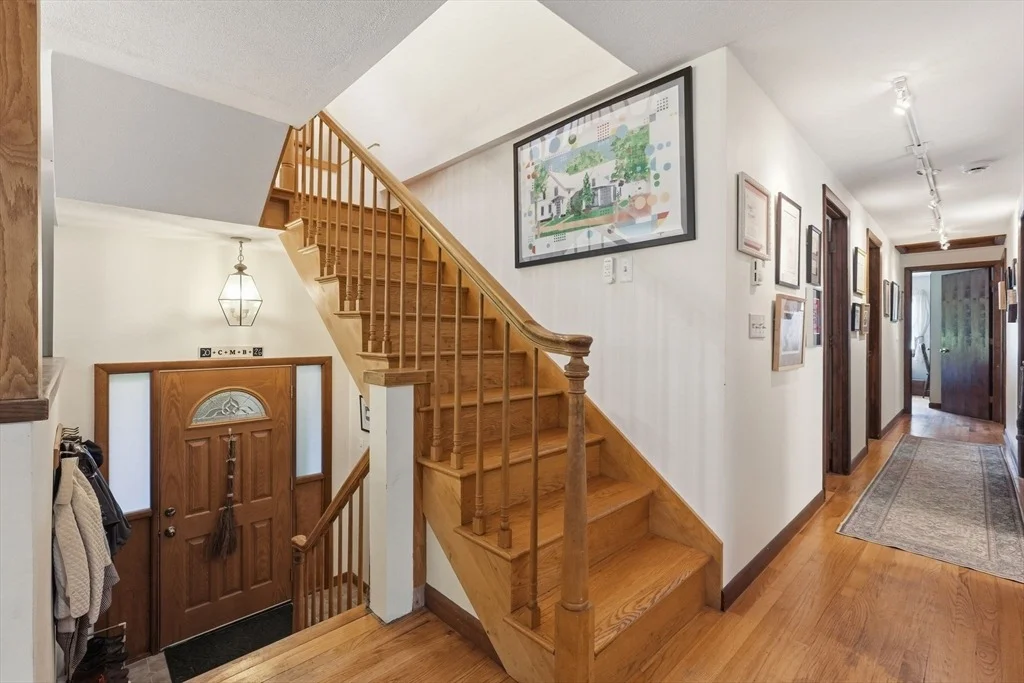 Photo of 189 Pondview Dr