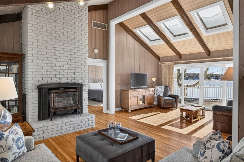 Photo of 357 Lakeside Drive West