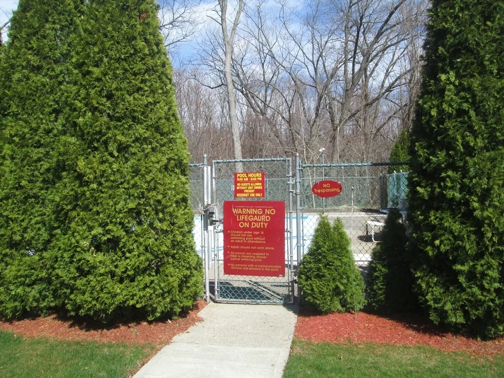 Photo of Unit B at 119 Colonial Cir