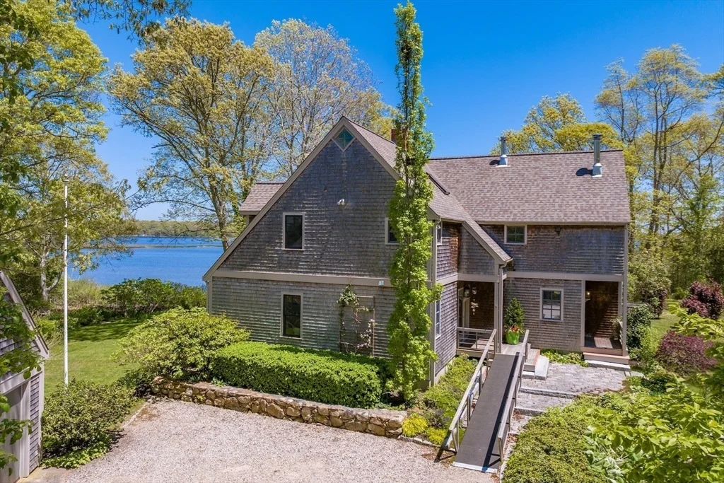 Photo of 246 River Road