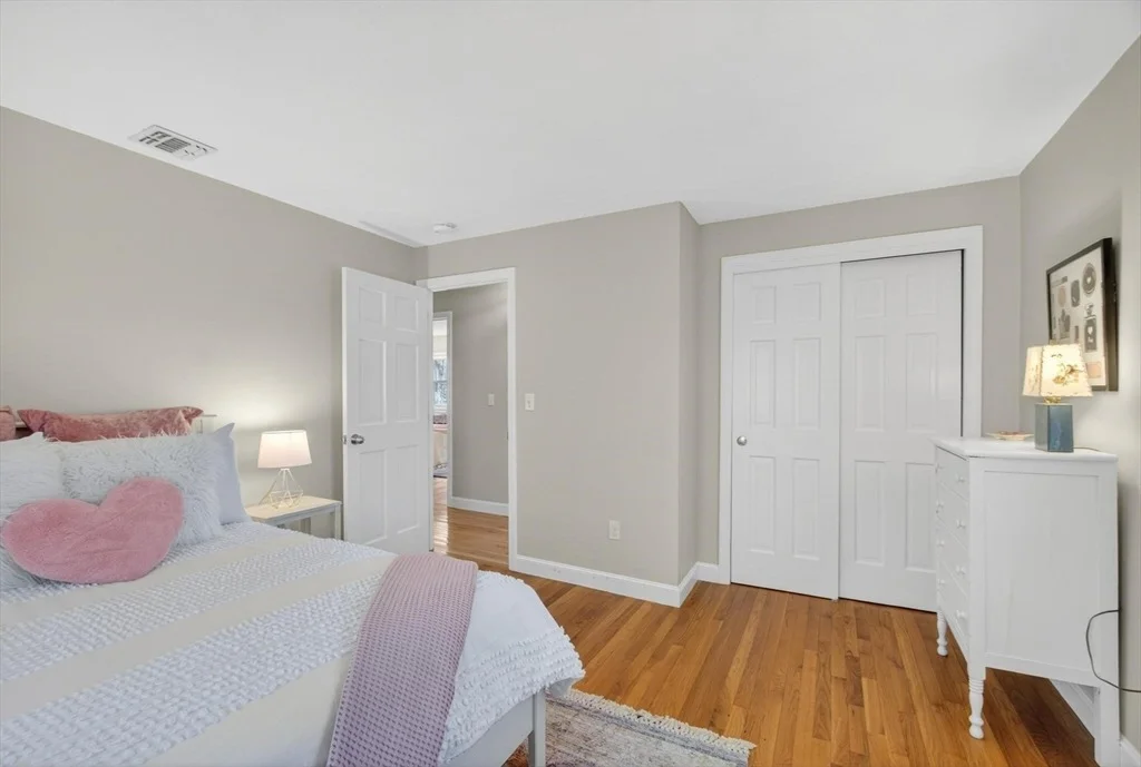 Photo of 18 Bromfield Rd