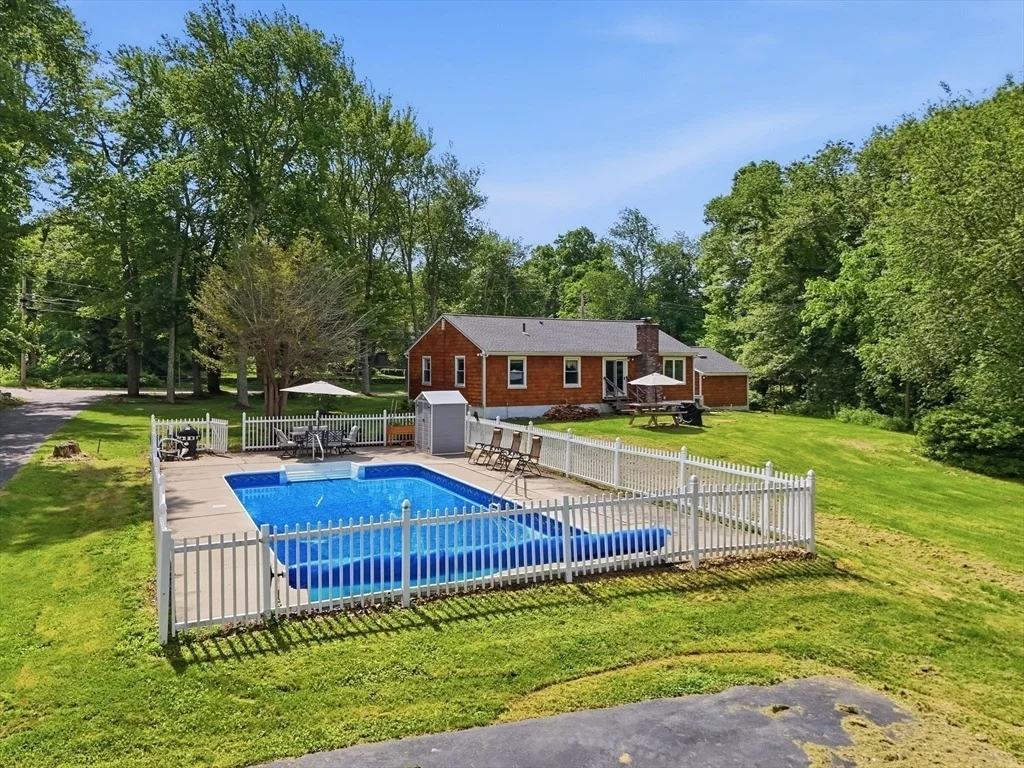 Photo of 126 Putnam Hill Rd