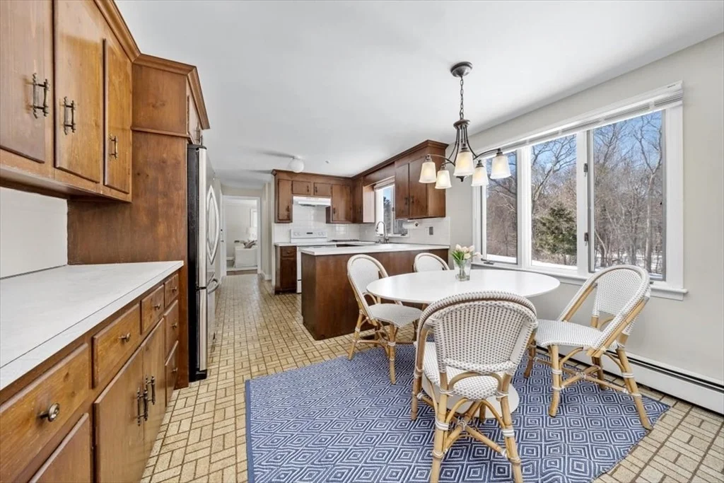 Photo of 11 Berkley Cir
