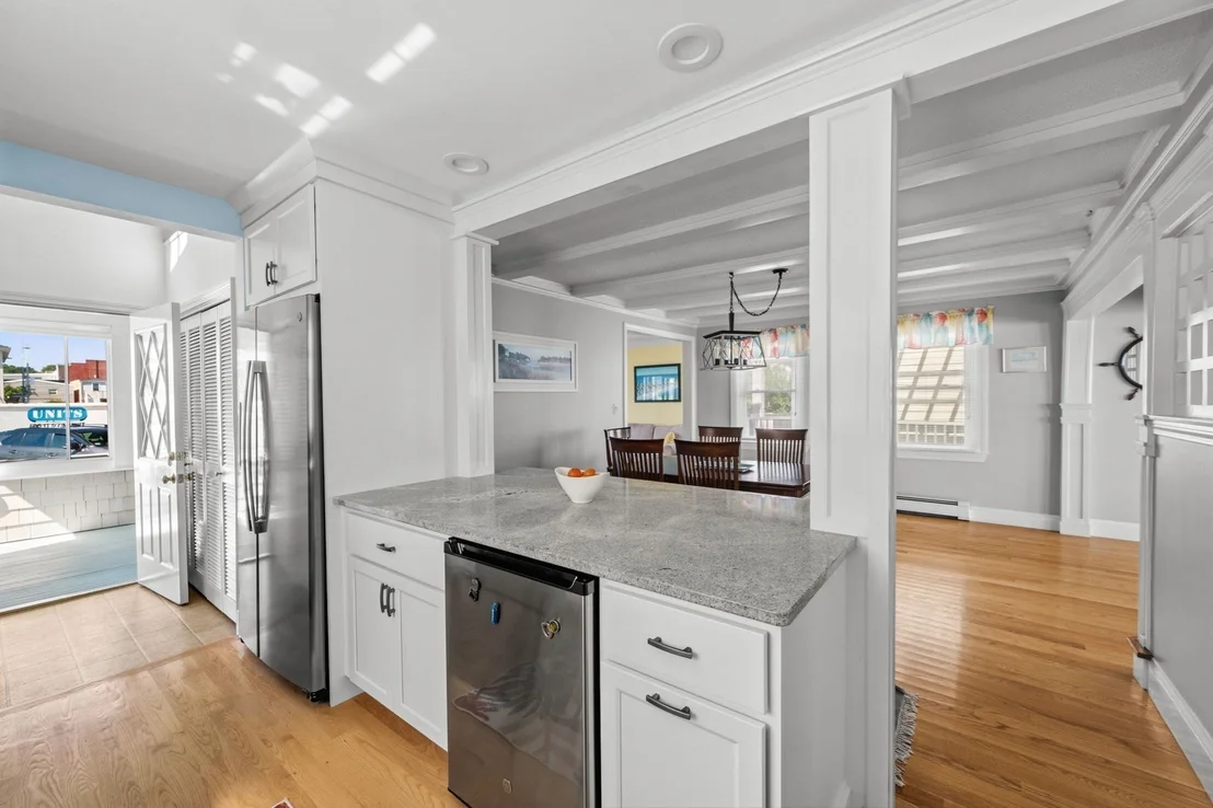 Photo of 331 Beach Ave