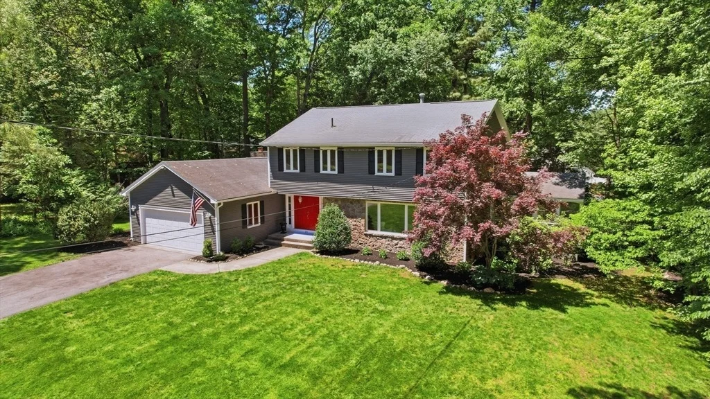 Photo of 25 Revolutionary Rd