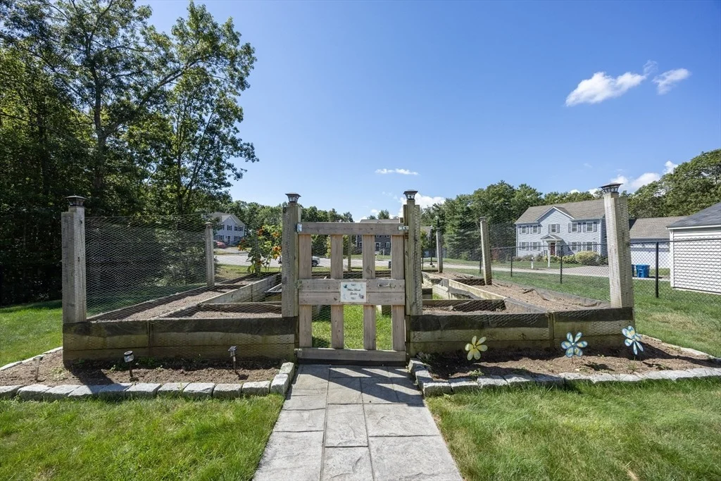 Photo of 11 Willow Brook Ln