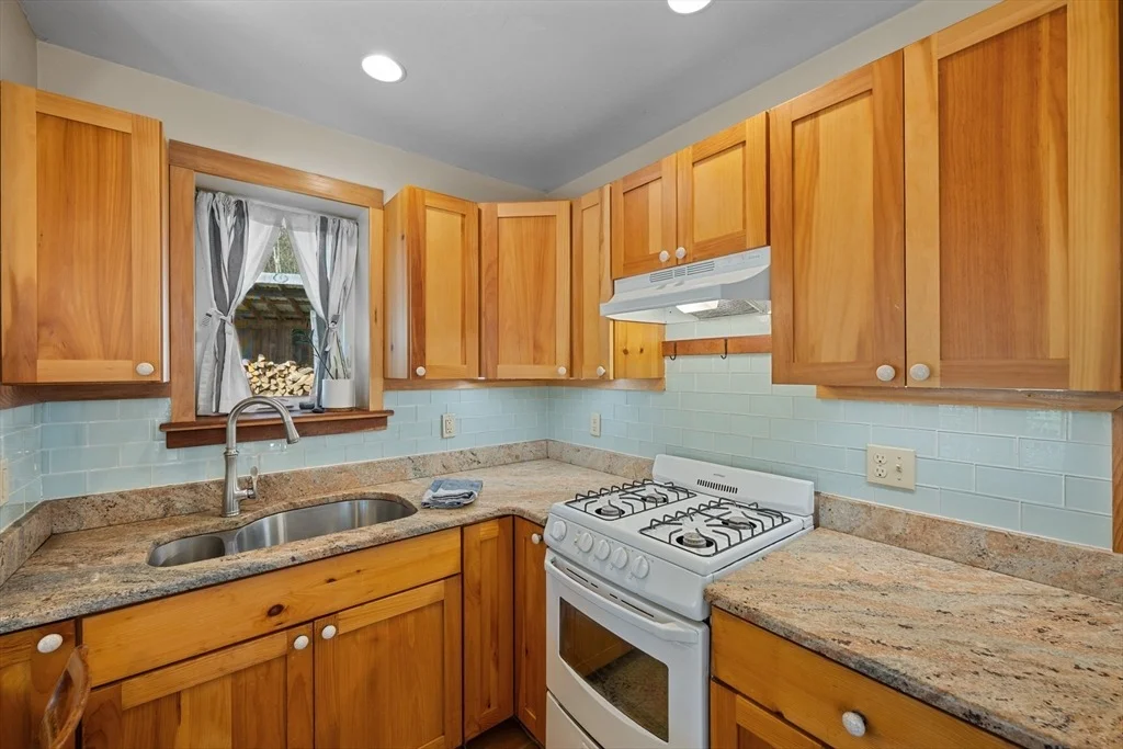 Photo of 999 Sheldon Road