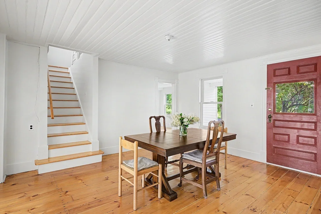 Photo of 293 Meadow Rd