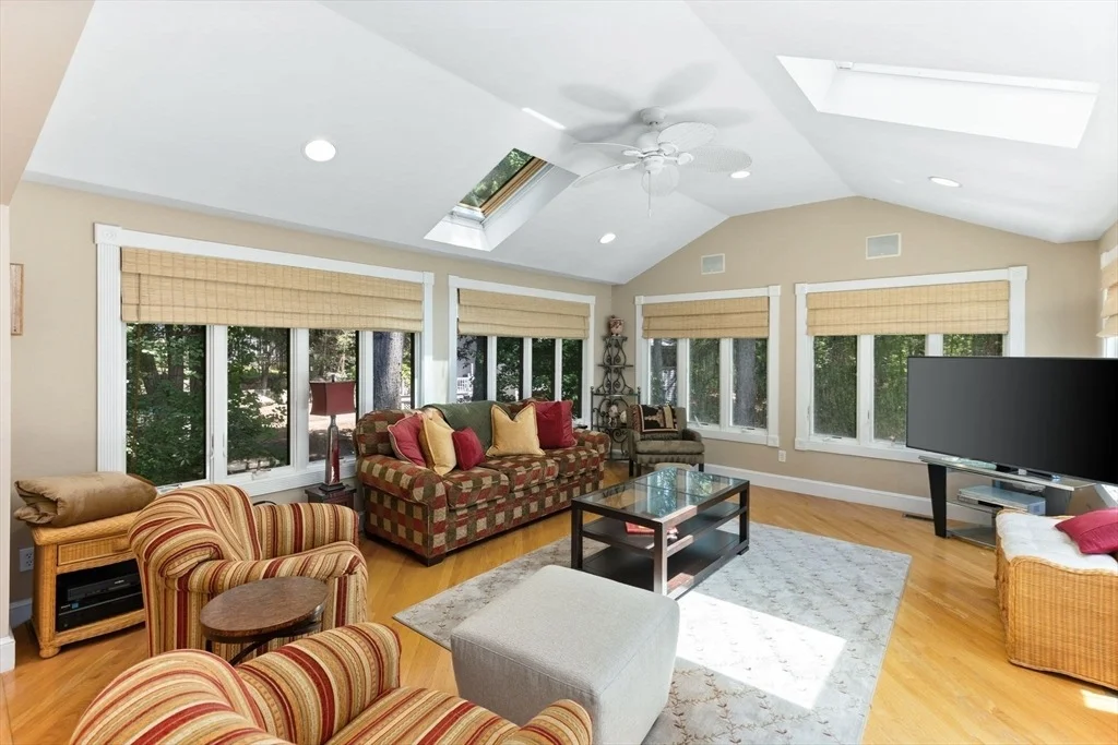 Photo of 15 Pond View Cir