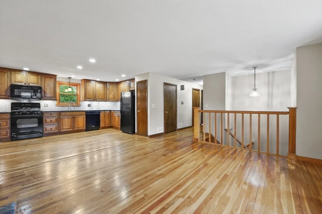 Photo of 11 Huron Dr