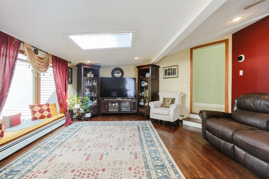 Photo of 2 Rhodes Ave