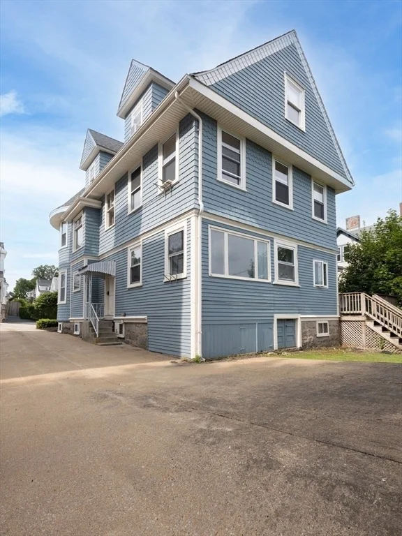 Photo of 330 Lincoln Ave