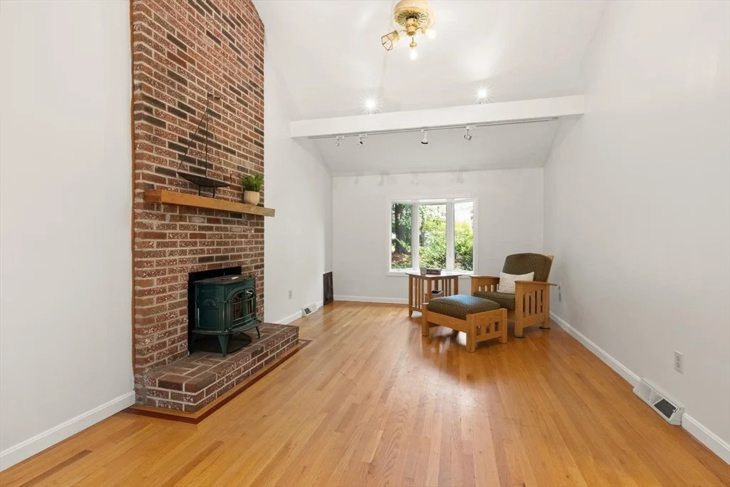 Photo of 368 Acton Rd
