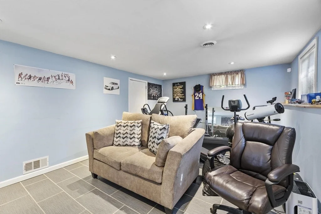 Photo of 27 Dexter Ave