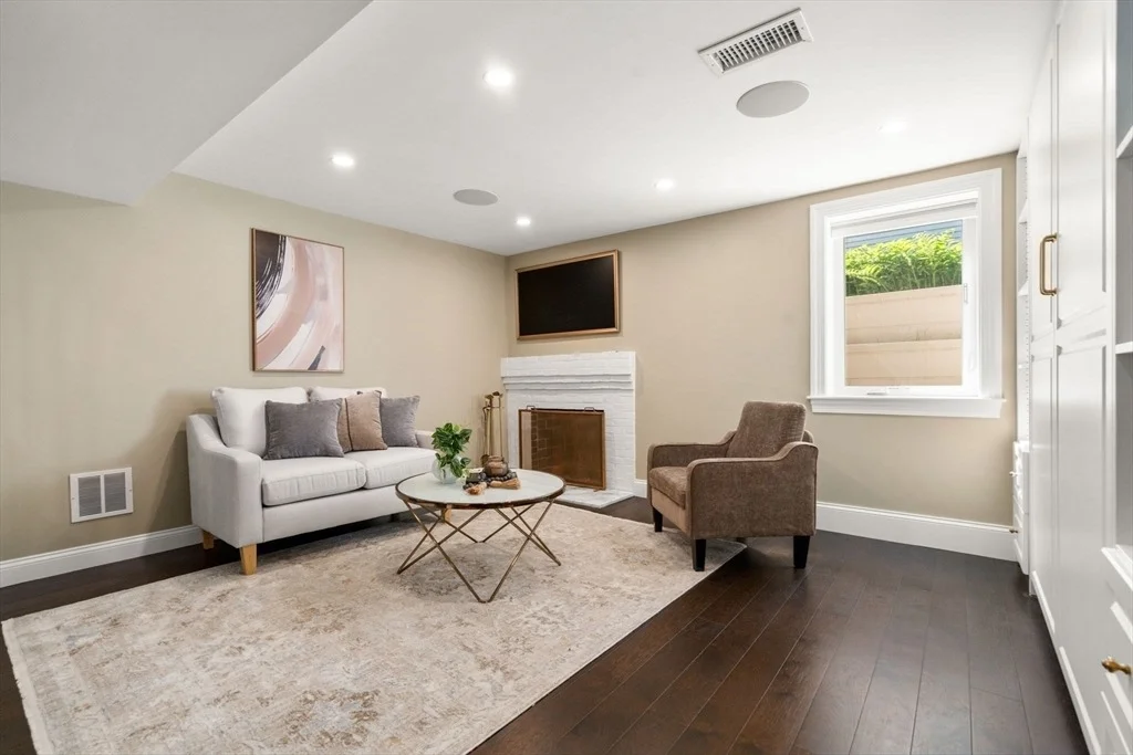 Photo of 52 Beaufort Ave