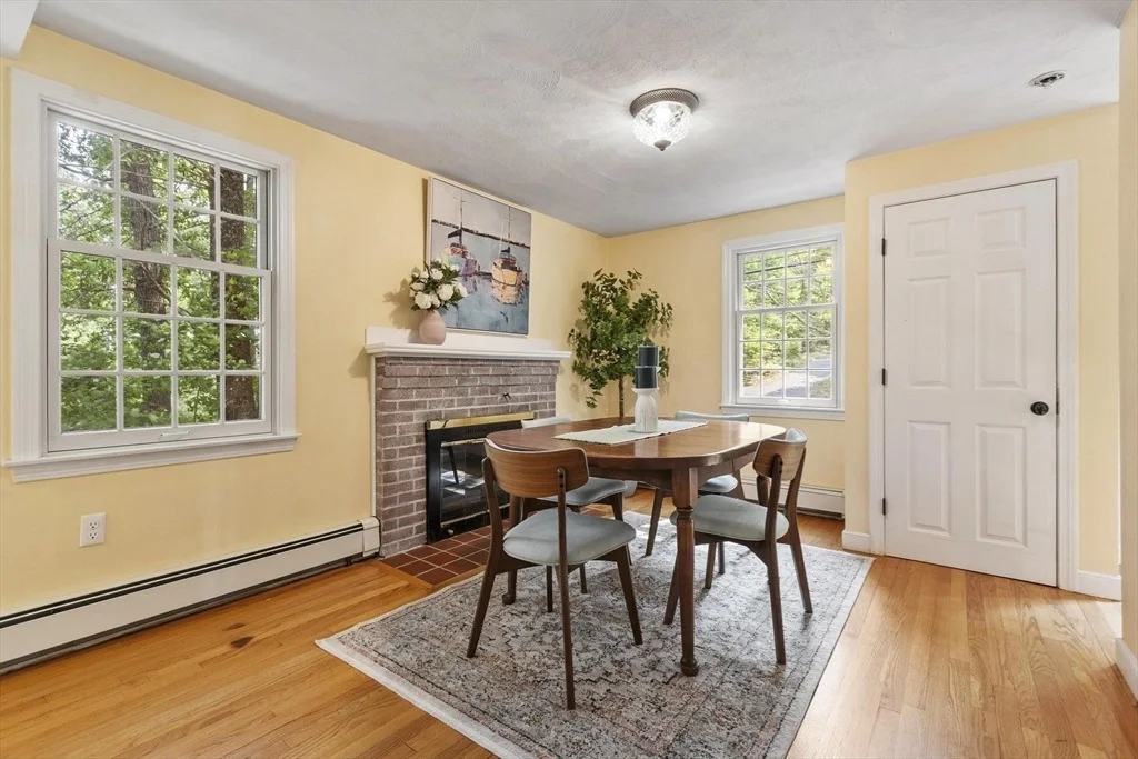 Photo of 215 Middle Rd